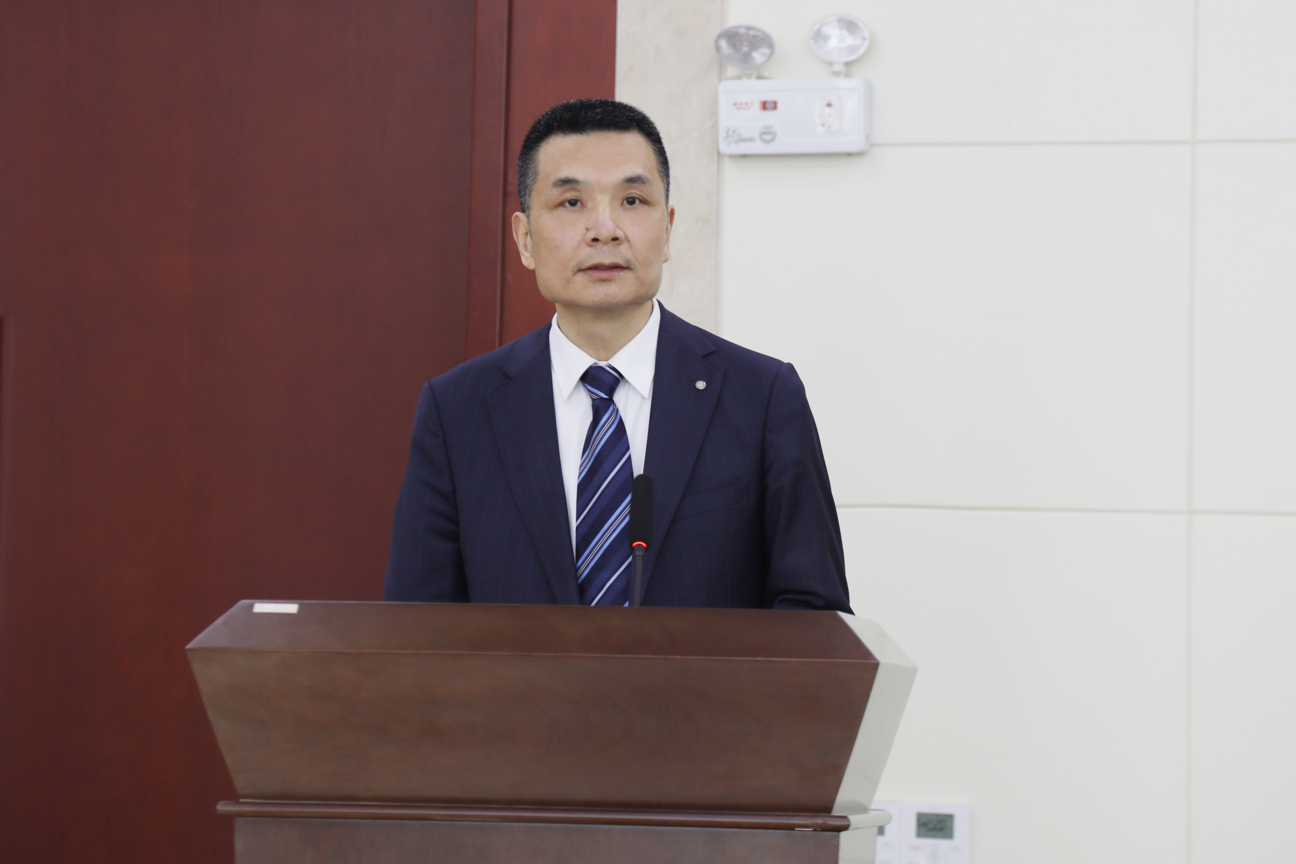 202102061612471612599167509548.jpg 喬總作報告.JPG