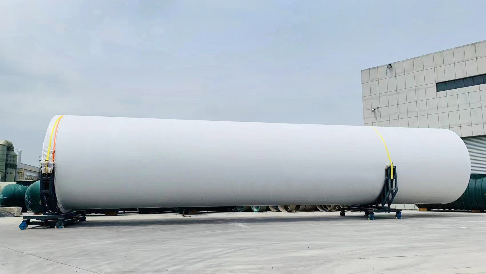 202205180909031652836143149565.jpg 國(guó)內(nèi)首支船用旋筒風(fēng)帆在中復(fù)連眾成功下線-去logo.jpg