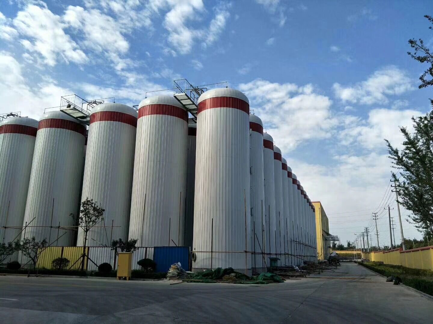 202406261441371719384097805803.jpg 玻璃鋼食品級(jí)儲(chǔ)罐2.jpg